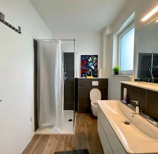 Apartament Schoene 1-zimmer Mit Boxspringbett & Kueche *